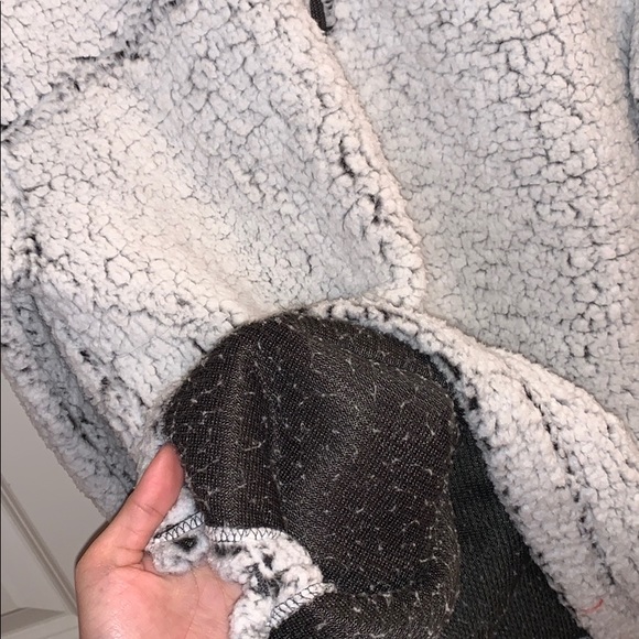 Fluffy Sherpa - Picture 2 of 2